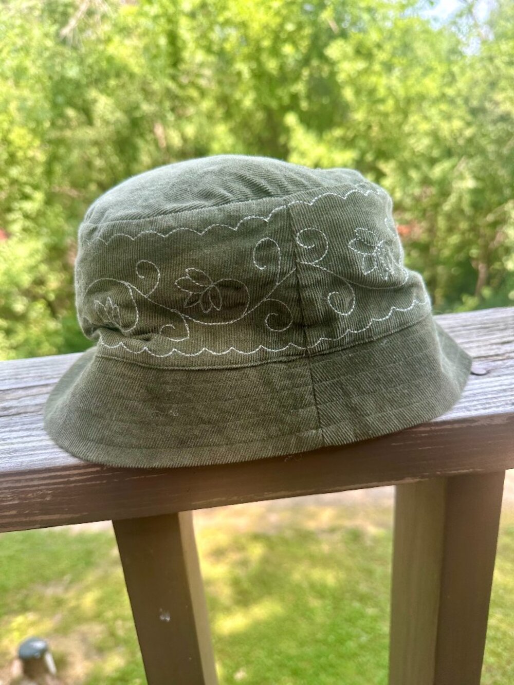 Embroidered bucket hat women's